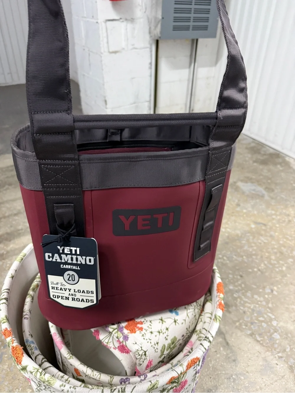 Yeti Camino 20 NWT - Vine Red